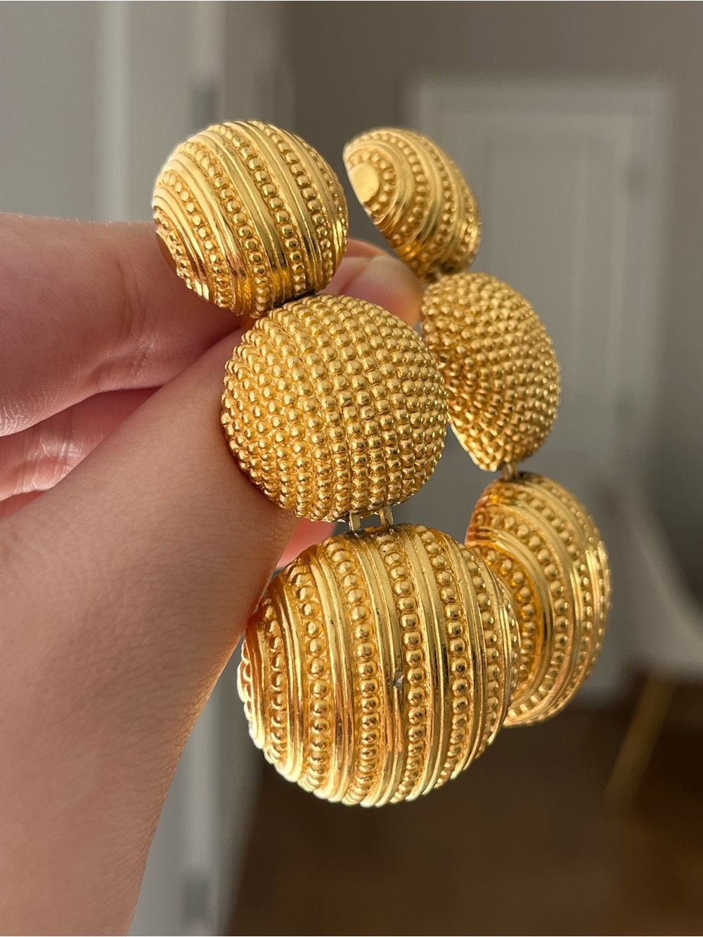 Authentic Vintage Dior Dotted Textured Ball Gradual Drop Gold Clip-On Earrings - Picture 2 of 8